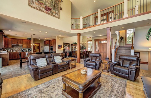 East Wenatchee House | Riverview Retreat: Incredible Views, Heated Pool, Spa, Theater Room & More!