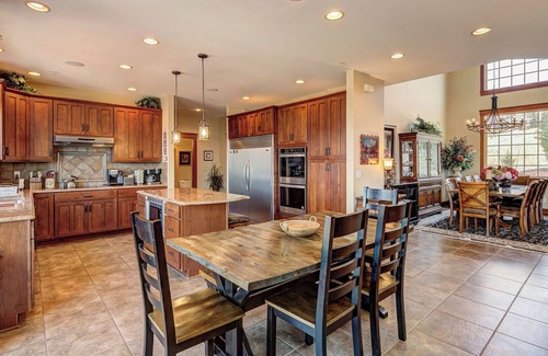 East Wenatchee House | Riverview Retreat: Incredible Views, Heated Pool, Spa, Theater Room & More!