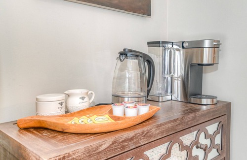 Rosemount House | RiverView retreat by forest & river, rural escape while enjoying a modern house