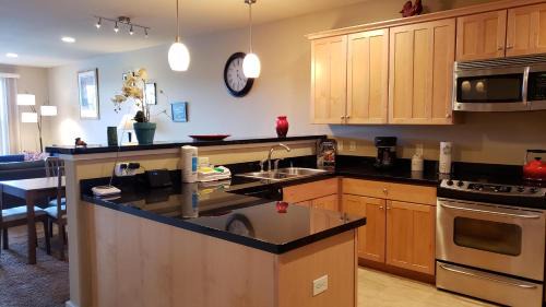 Seaside Apartment | Riverview Retreat