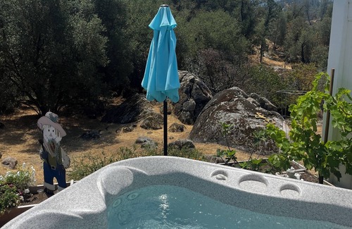 Yosemite Lakes Apartment | Riverview Suite w/Jacuzzi