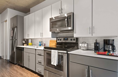 Downtown Chicago Apartment | Riverwalk Apt: Best Location, Modern Luxury