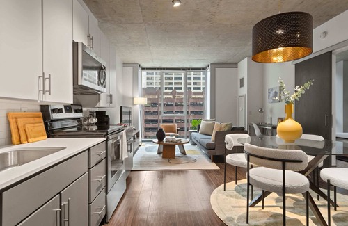Downtown Chicago Apartment | Riverwalk Apt: Best Location, Modern Luxury