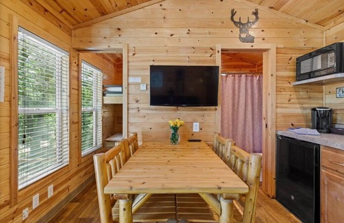Kernville Cabin | Riverwalk Cabin at KRS Campground (Cabin 21)