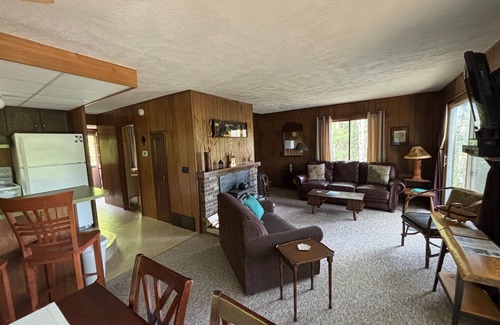 Mayfield Ski Chalet | Riverwalk Chalet: HotTub, Hike & Snowmobile Trails