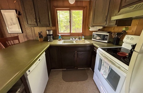 Mayfield Ski Chalet | Riverwalk Chalet: HotTub, Hike & Snowmobile Trails