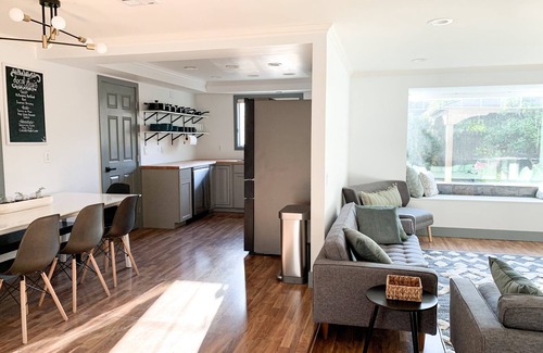 Springfield House | Riverwalk Retreat: Spacious, Hot tub, Near Autzen