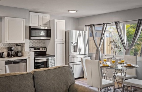 Downtown Fort Lauderdale House | RiverwalkVilla I WaterFront I Dock & Jacuzzi