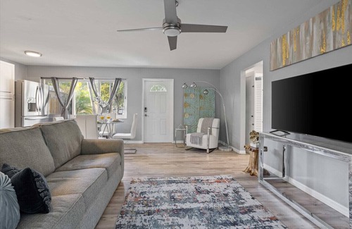 Downtown Fort Lauderdale House | RiverwalkVilla I WaterFront I Dock & Jacuzzi