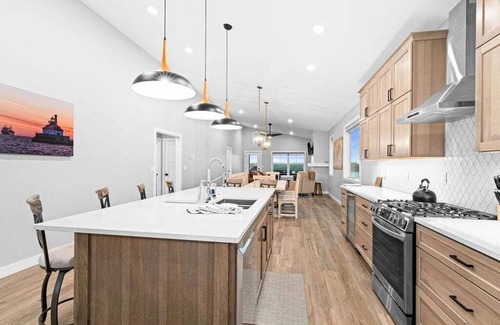 Duluth Apartment | RiverWest Superior Chalet - River View- Brand New - 20% of Bike Rentals