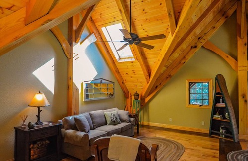 Lansing Cabin | Riverwind Lodge - 3 Acres on the New River!
