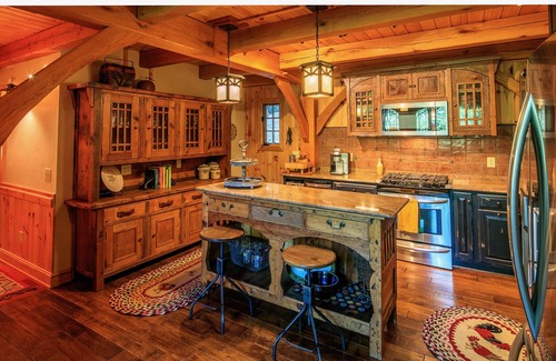 Lansing Cabin | Riverwind Lodge - 3 Acres on the New River!