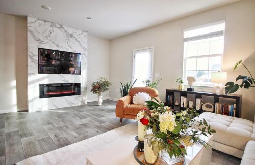 Luray House | RiverWinds - Modern Charm Near Shenandoah National Park