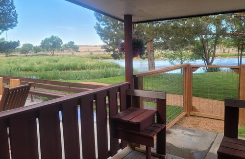 Delta House | Riverwood Inn Hotel Deluxe King Suite