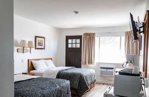 Delta House | Riverwood Inn Hotel Premiere Double Queen Suite