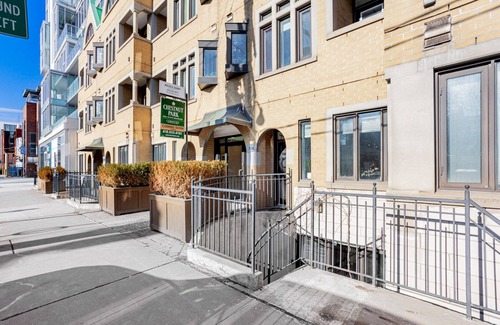 Midtown Toronto Apartment | Rivetstays - Designer Walk Suites