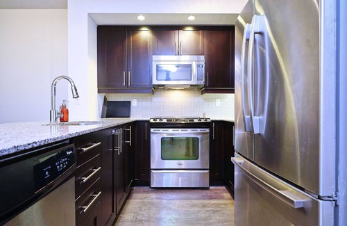 Fashion District Apartment | RivetStays - The Adelaide Suites