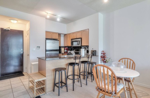 Bay Cloverhill Apartment | Rivetstays - The Britt