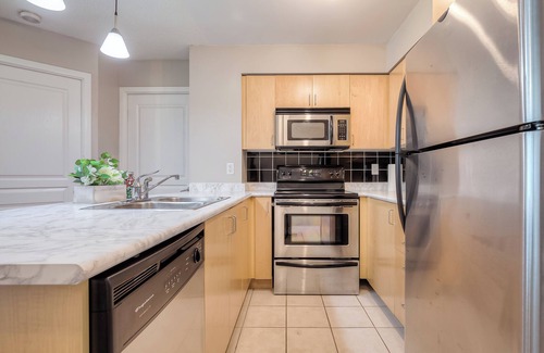 St. Lawrence Apartment | Rivetstays - The Yonge Grand Suites