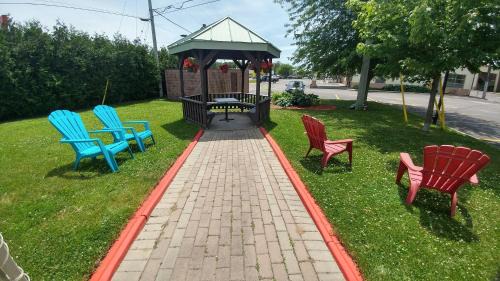 Gananoque Hotel | Riviera Inn And Suites 1000 Islands