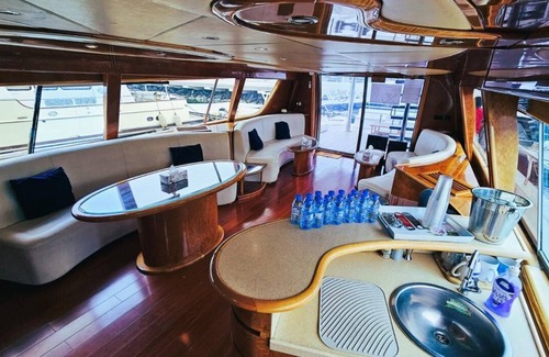 Dubai Marina Boat Rental | Riviera Leisure Yachts Dubai