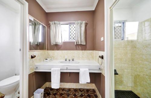 Bundaberg West Hotel | Riviera Motel Bundaberg