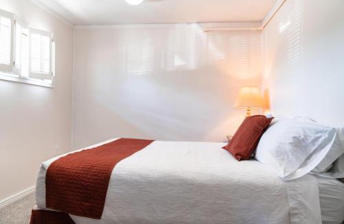 Saratoga Hotel | Riviera Motor Lodge