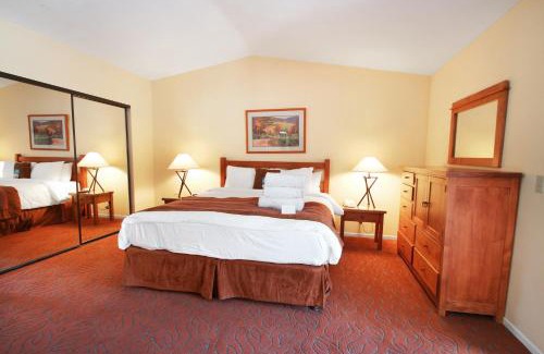 San Diego Country Estates Resort | Riviera Oaks Resort
