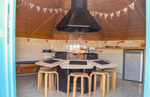 Saint Erth Praze Cottage | RIVIERE HOUSE, pet friendly, with hot tub in Hayle