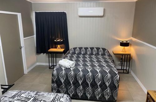 Charters Towers Hotel | Rix Hotel Motel