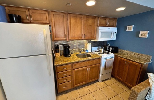 Kahana Condo | RK 616 Oceanfront Escape w Pool | Steps2Beach