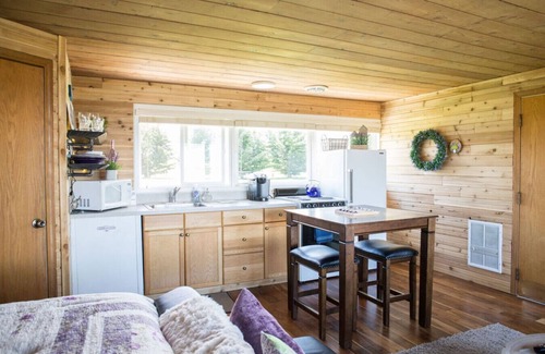 Sequim Cottage | Rm 4 Sequim lavender · 4-Water View-Beach access-Sequim's Lavender Room