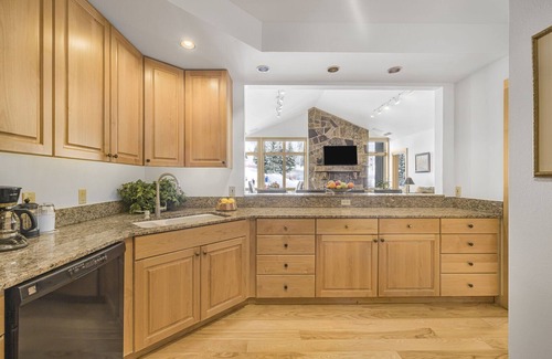Granite Ridge Condo | RMR: Cody House D Condo in Teton Village
