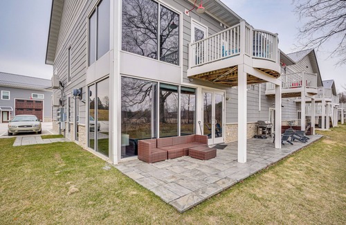 Elkhart Lake House | Road America Retreat: Modern Villa w/Garage!