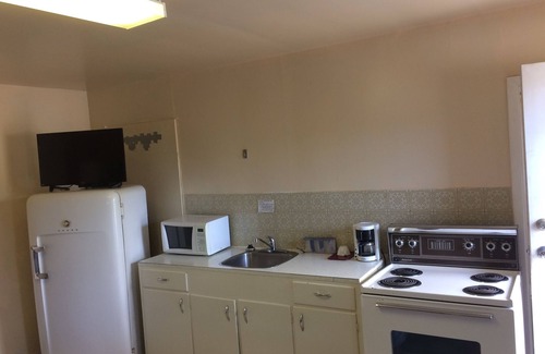 Merritt Hotel | Road Runner Motel