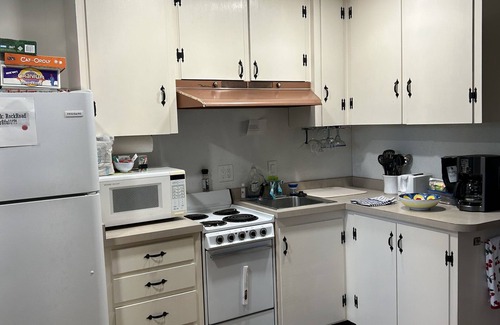 Ephraim Cottage | Road Taken Authors Retreat: 2-bedroom cottage in Ephraim with WiFi, AC