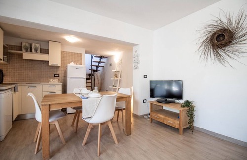 Capitana Apartment | Road to Villasimius seaside villa with garden and Jacuzzi