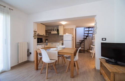Capitana Apartment | Road to Villasimius seaside villa with garden and Jacuzzi