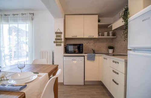 Capitana Apartment | Road to Villasimius seaside villa with garden and Jacuzzi