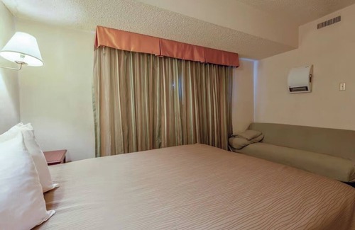 Allison Hotel | Road Trip Ready Room w/Free Parking & Easy Access to Interstate 40 Routes