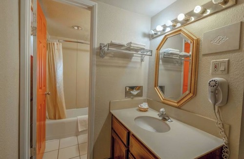 Allison Hotel | Road Trip Ready Room w/Free Parking & Easy Access to Interstate 40 Routes