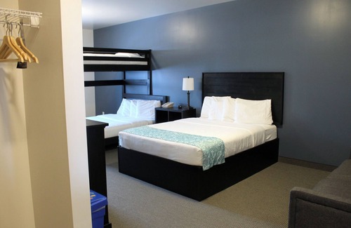 Steinbach Hotel | Roadhouse 52 Inn & Suites