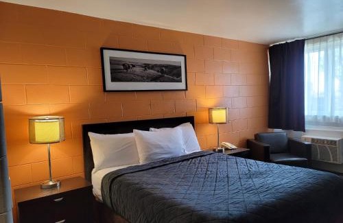 Southeast Calgary Hotel | Roadking Inns Motel