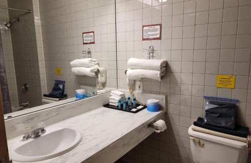 Southeast Calgary Hotel | Roadking Inns Motel