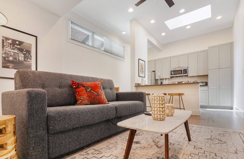Central Business District Apartment | Roami at Bourbon Place