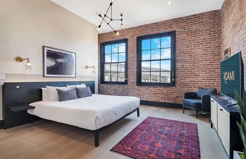 Arts/Warehouse District Hotel | Roami at Brassline Convention Center Studio #12