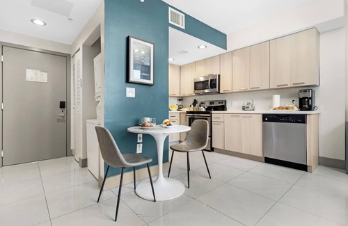 Brickell Apartment | Roami at Habitat Brickell | Gym | Combo #80