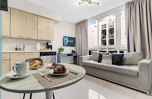 Brickell Apartment | Roami at Habitat Brickell | Gym | Combo #84