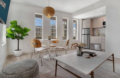 Mid Beach Apartment | Roami at The Carmela
