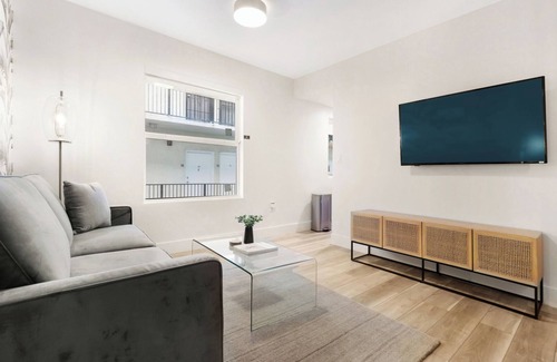 Mid Beach Apartment | Roami at The Carmela